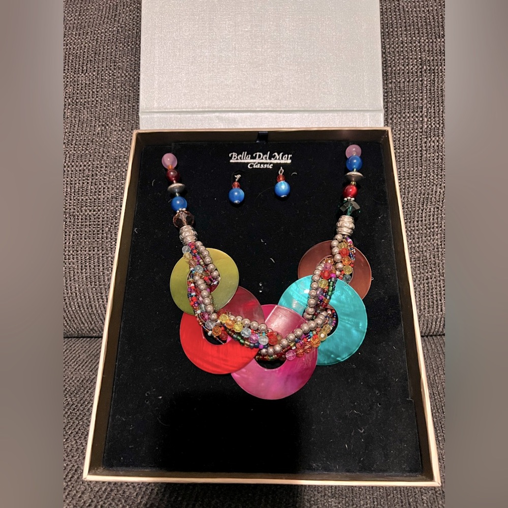 Woman’s Necklace and Earrings Set
